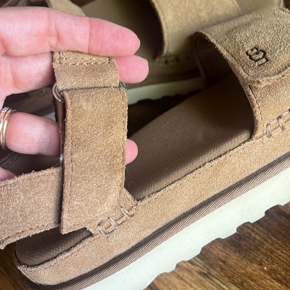 Ugg Sz 8.5 Women’s Goldenstar Sandal in Chestnut Super Comfortable - Picture 13 of 13